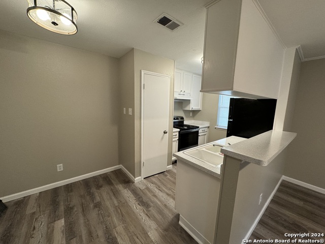 Listing photo id 0 for 4803 Hamilton Wolfe Rd  609