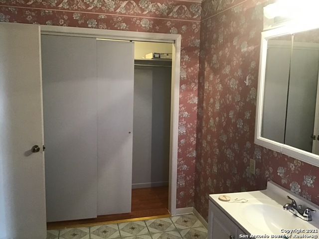 Image 16 of 23 For 2805 River Bluff Cir