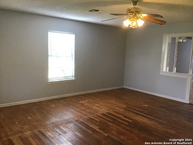 Image 6 of 23 For 2805 River Bluff Cir