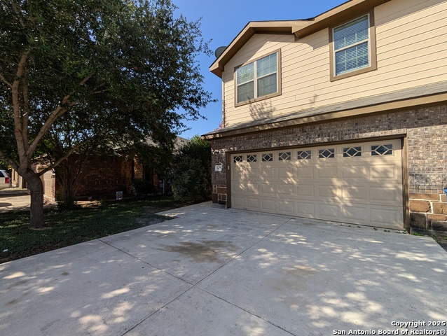 Details for 957 Brown Rock Dr, New Braunfels, TX 78130