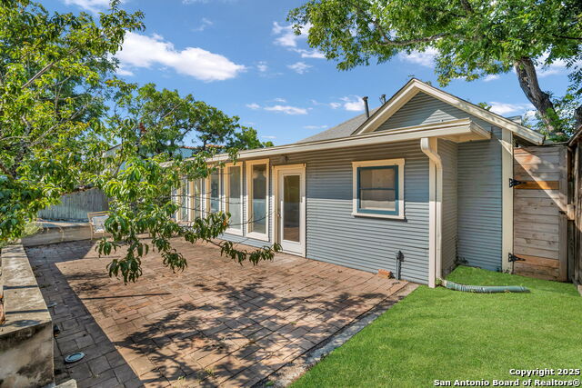 Listing photo id 25 for 126 Princess