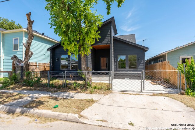 Image 4 of 11 For 1515 Lamar