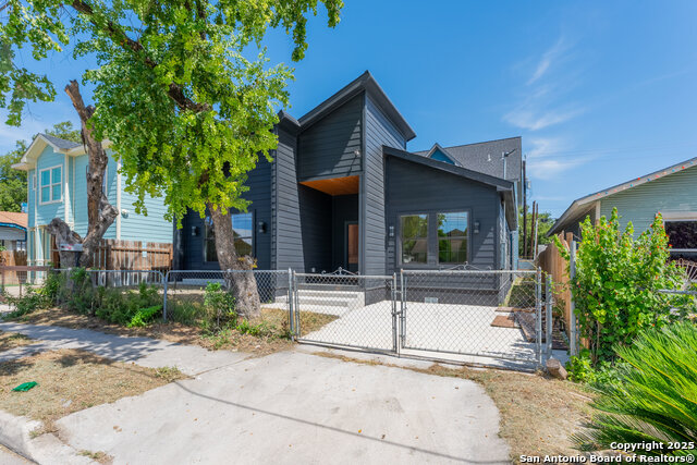 Image 5 of 11 For 1515 Lamar