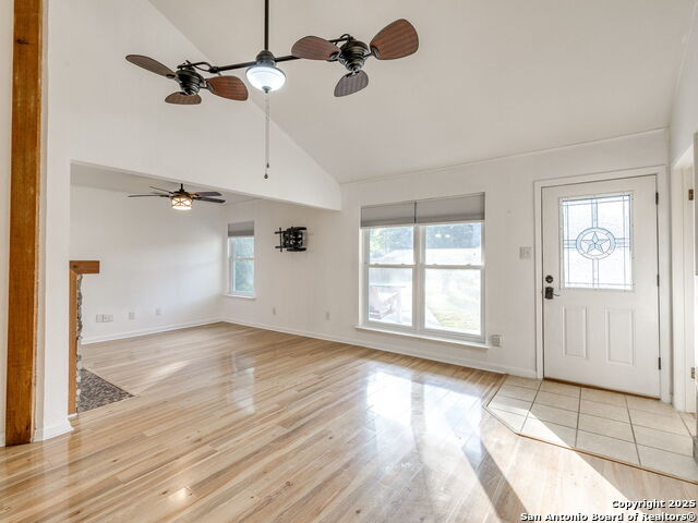 Image 16 of 27 For 435 Woodcreek Cir