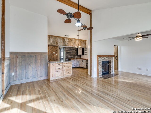 Image 17 of 27 For 435 Woodcreek Cir