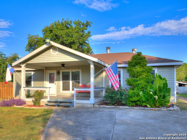 Image 2 of 27 For 435 Woodcreek Cir