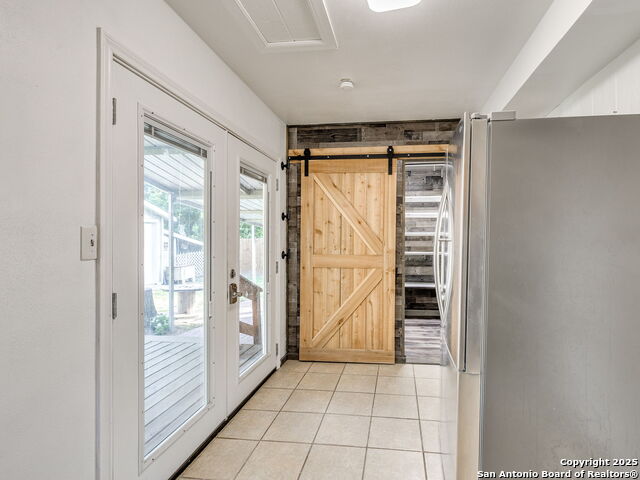 Image 23 of 27 For 435 Woodcreek Cir