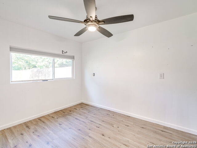 Image 25 of 27 For 435 Woodcreek Cir
