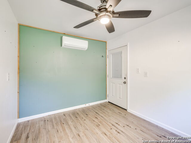 Image 26 of 27 For 435 Woodcreek Cir