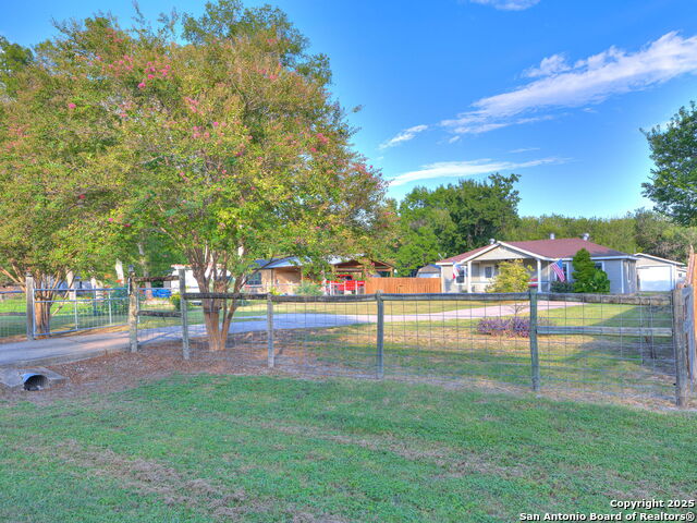 Image 3 of 27 For 435 Woodcreek Cir