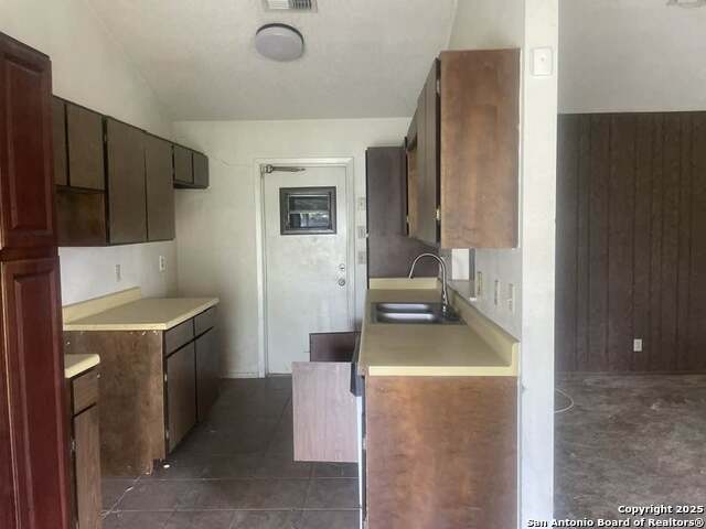 Image 3 of 11 For 5638 Green Manor St