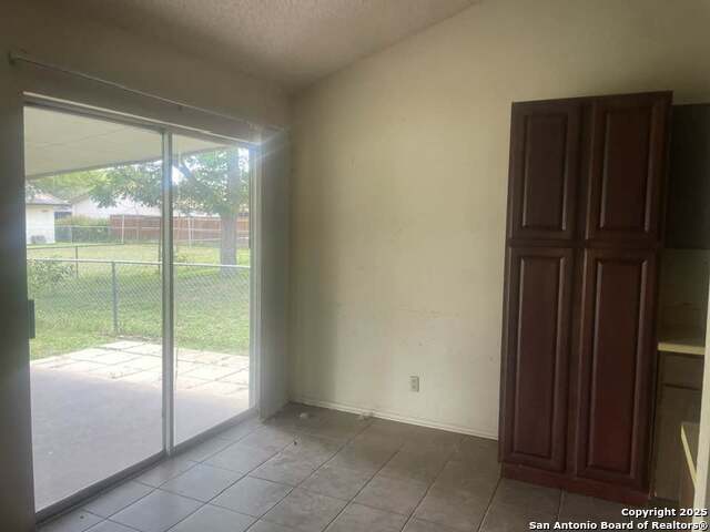 Image 4 of 11 For 5638 Green Manor St
