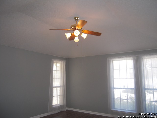 Listing photo id 9 for 5804 Grandwood Dr