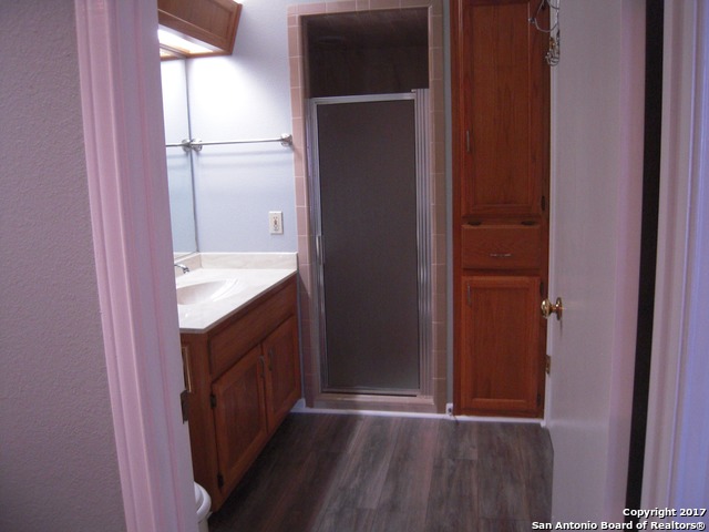 Listing photo id 10 for 5804 Grandwood Dr