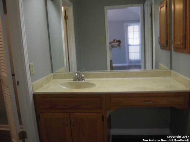 Listing photo id 12 for 5804 Grandwood Dr