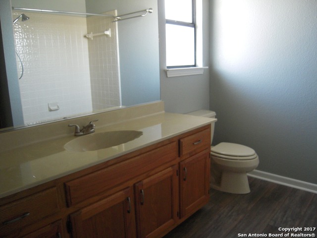 Listing photo id 18 for 5804 Grandwood Dr