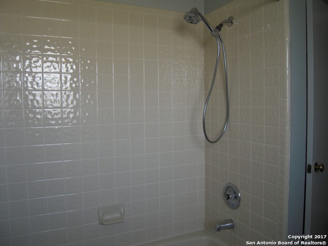 Listing photo id 20 for 5804 Grandwood Dr
