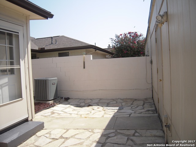 Listing photo id 22 for 5804 Grandwood Dr