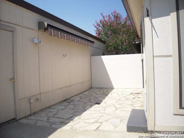 Listing photo id 23 for 5804 Grandwood Dr