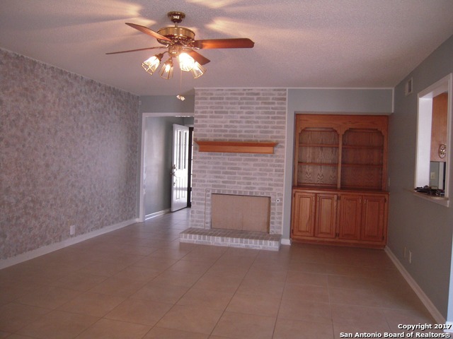 Listing photo id 1 for 5804 Grandwood Dr