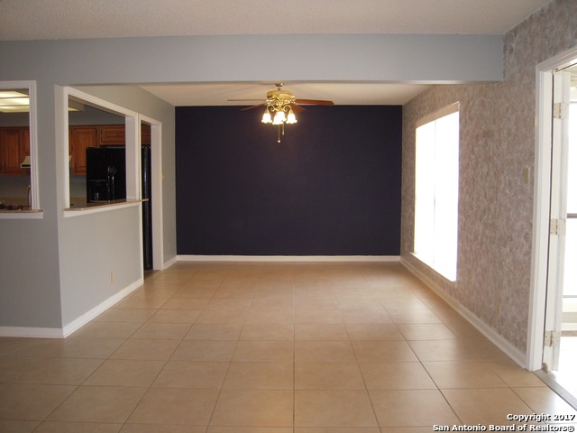 Listing photo id 3 for 5804 Grandwood Dr