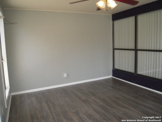 Listing photo id 4 for 5804 Grandwood Dr