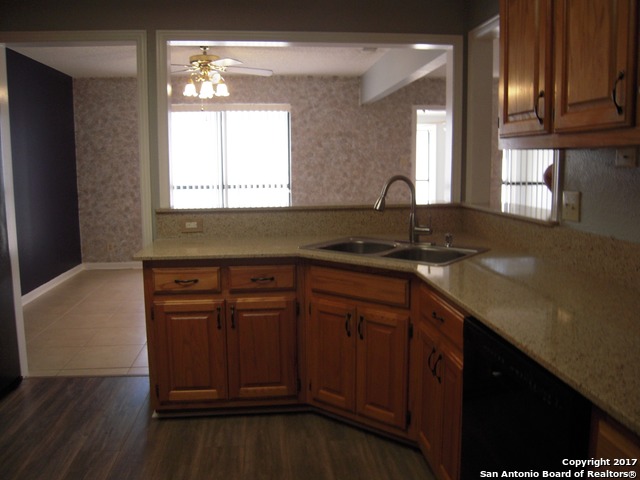 Listing photo id 5 for 5804 Grandwood Dr