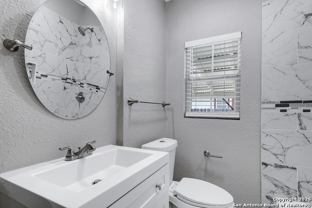 Image 21 of 31 For 1938 W Ashby Pl