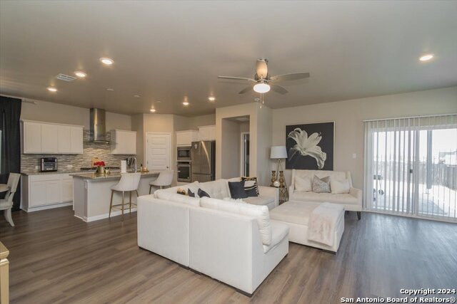 Listing photo id 16 for 12904 Liam Ct