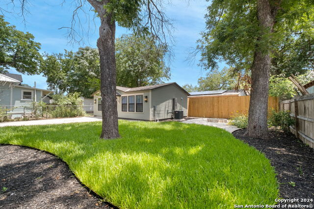 Listing photo id 9 for 210 Simon 2