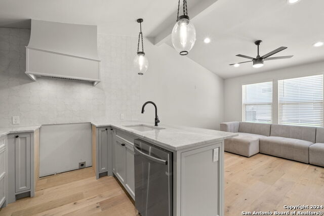 Listing photo id 3 for 210 Simon 2