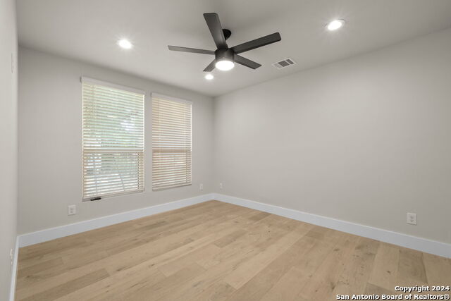 Listing photo id 4 for 210 Simon 2