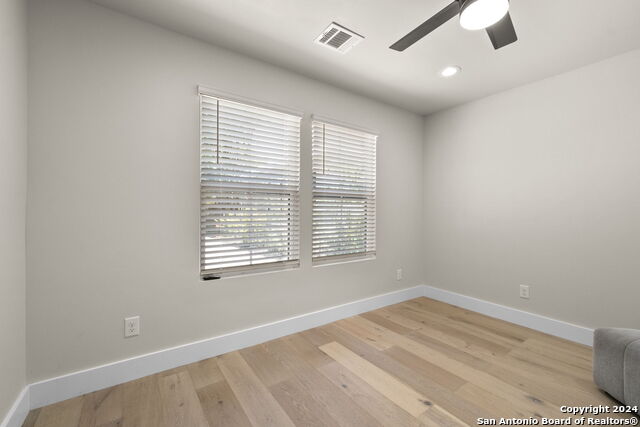 Listing photo id 5 for 210 Simon 2