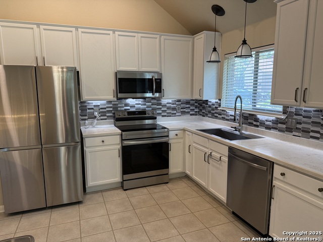 Image 2 of 15 For 8711 Laurel Canyon