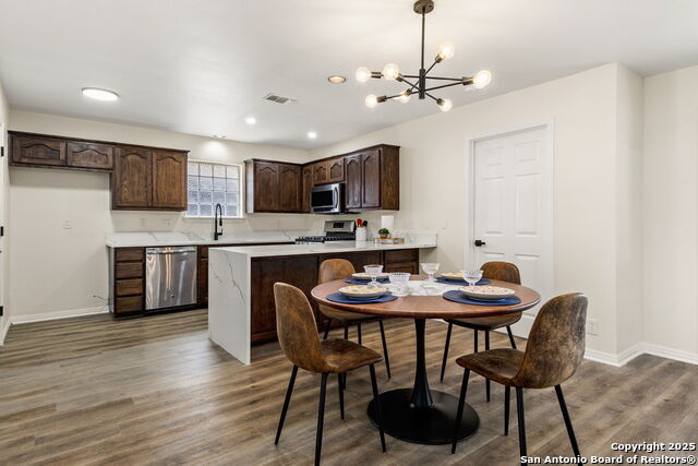 Listing photo id 1 for 1676 Kimberly Dawn