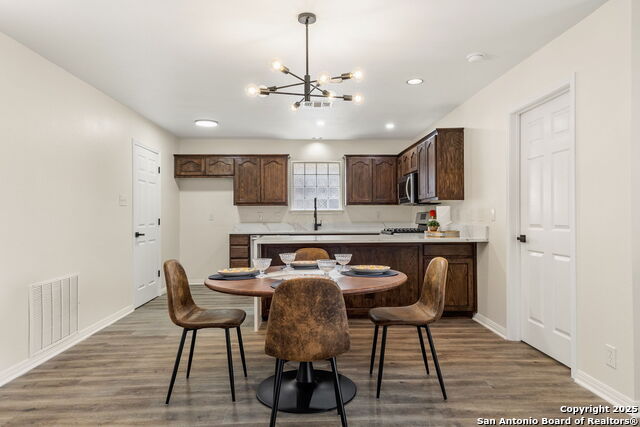 Listing photo id 2 for 1676 Kimberly Dawn