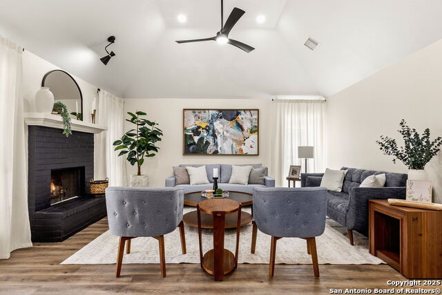 Listing photo id 5 for 1676 Kimberly Dawn