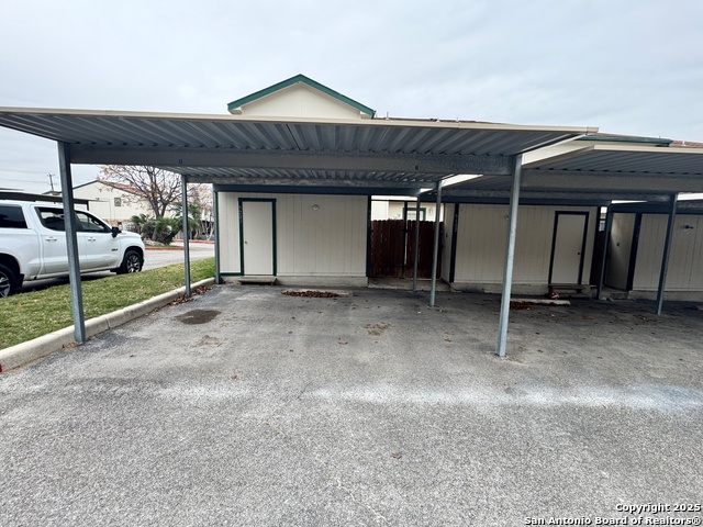 Image 13 of 17 For 4949 Hamilton Wolfe Rd  9201