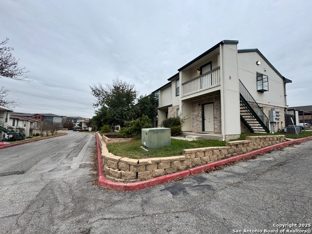 Image 15 of 17 For 4949 Hamilton Wolfe Rd  9201