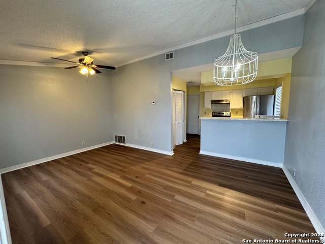 Image 2 of 17 For 4949 Hamilton Wolfe Rd  9201