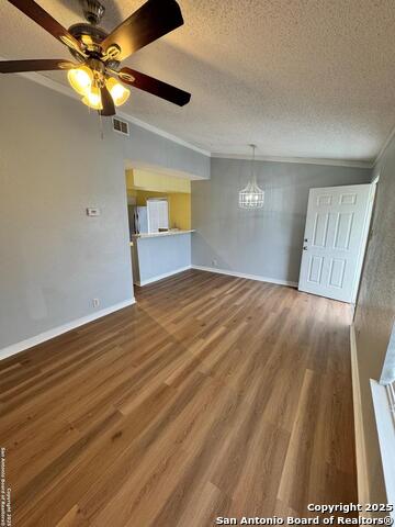 Image 4 of 17 For 4949 Hamilton Wolfe Rd  9201