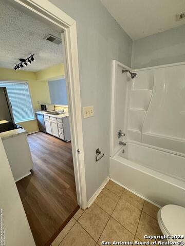 Image 6 of 17 For 4949 Hamilton Wolfe Rd  9201