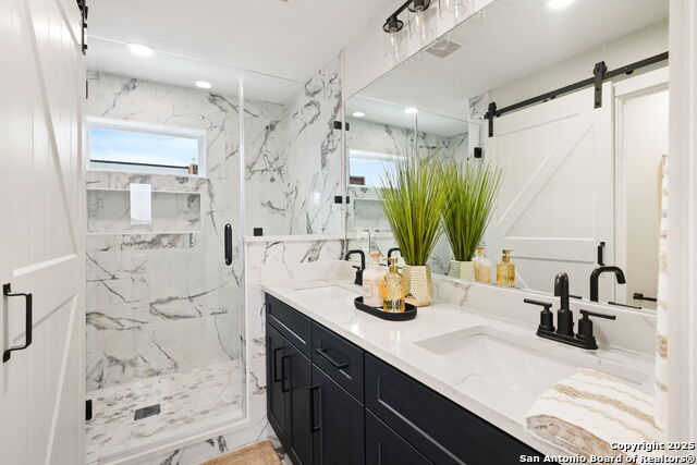 Listing photo id 25 for 1019 Hackberry S 201