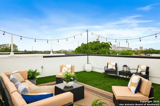 Listing photo id 31 for 1019 Hackberry S 201