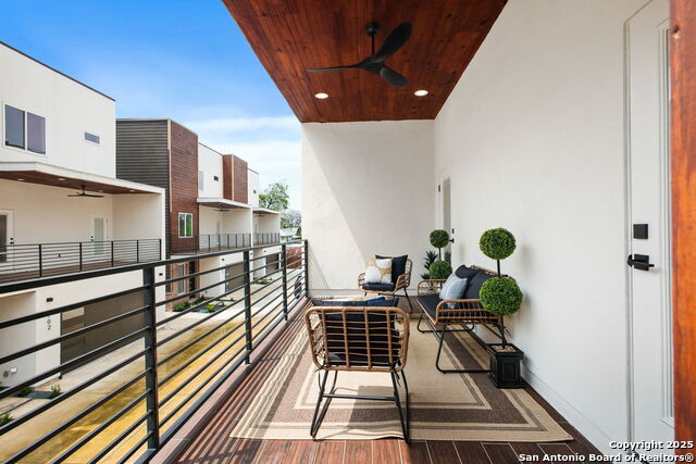 Listing photo id 34 for 1019 Hackberry S 201