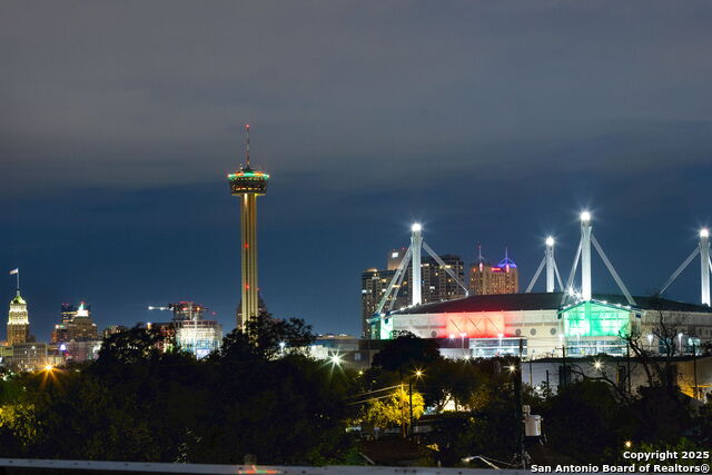 Listing photo id 37 for 1019 Hackberry S 201