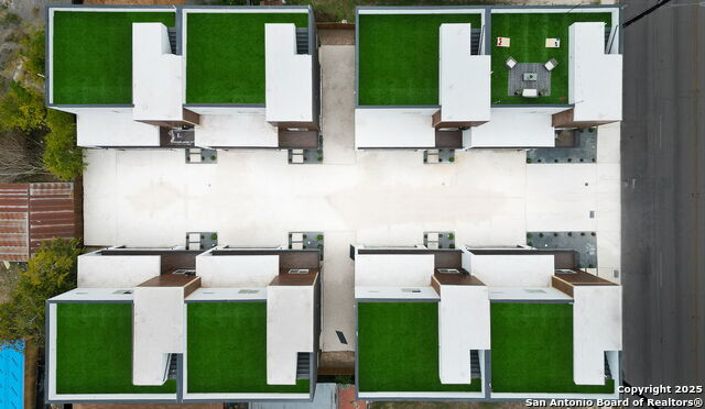 Listing photo id 42 for 1019 Hackberry S 201