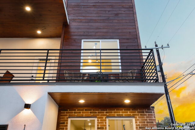 Listing photo id 7 for 1019 Hackberry S 201