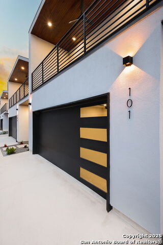 Listing photo id 5 for 1019 Hackberry S 202