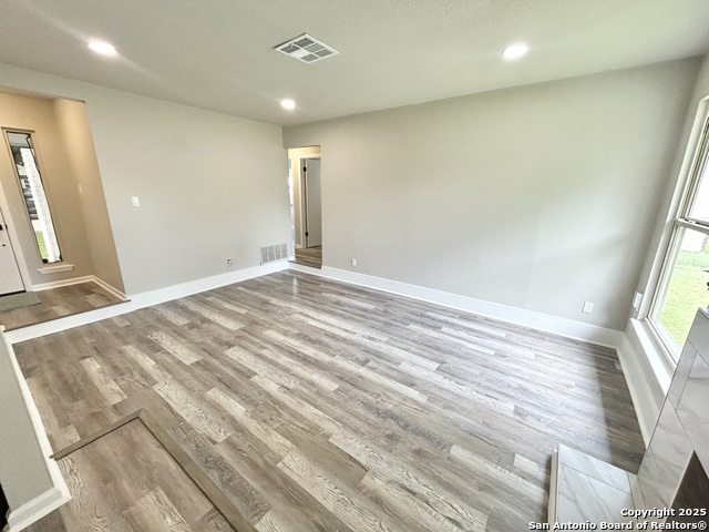 Image 13 of 24 For 5943 Cliffmore